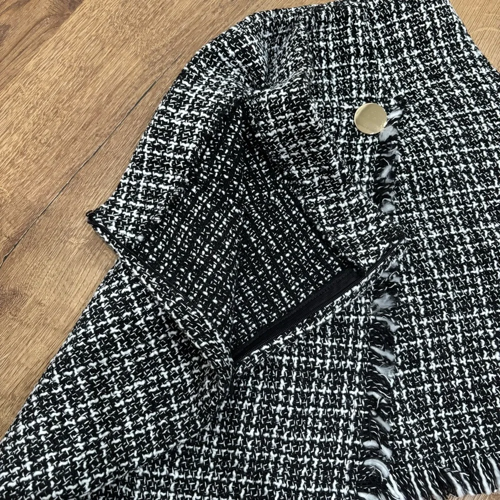 H&M Chic Black and White Tweed Like Skirt - Picture 2 of 5